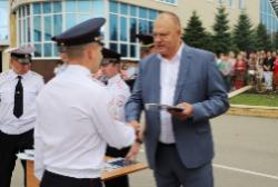 БИЛЕТ В БУДУЩЕЕ: председатель РО РВИО СК поздравил выпускников Ставропольского филиала Краснодарского университета МВД России с получением дипломов БИЛЕТ В БУДУЩЕЕ: председатель РО РВИО СК поздравил выпускников Ставропольского филиала Краснодарского университета МВД России с получением дипломов