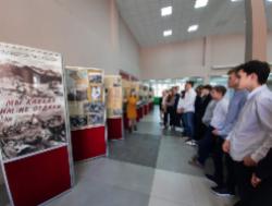 «МЫ КАВКАЗ ИМ НЕ ОТДАЛИ»: передвижная историко-документальная выставка путешествует по школам Ставрополья «МЫ КАВКАЗ ИМ НЕ ОТДАЛИ»: передвижная историко-документальная выставка путешествует по школам Ставрополья